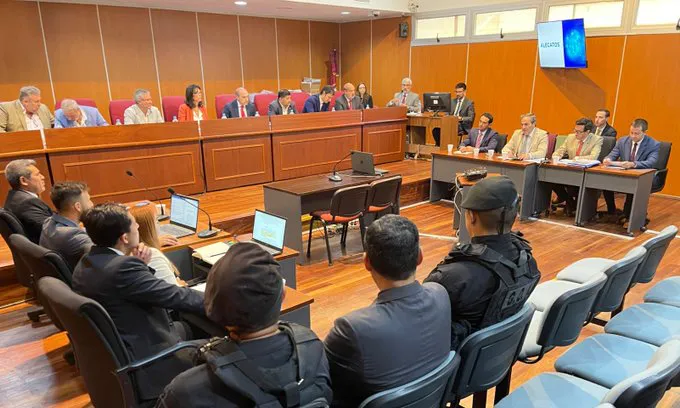Jury contra Parisi