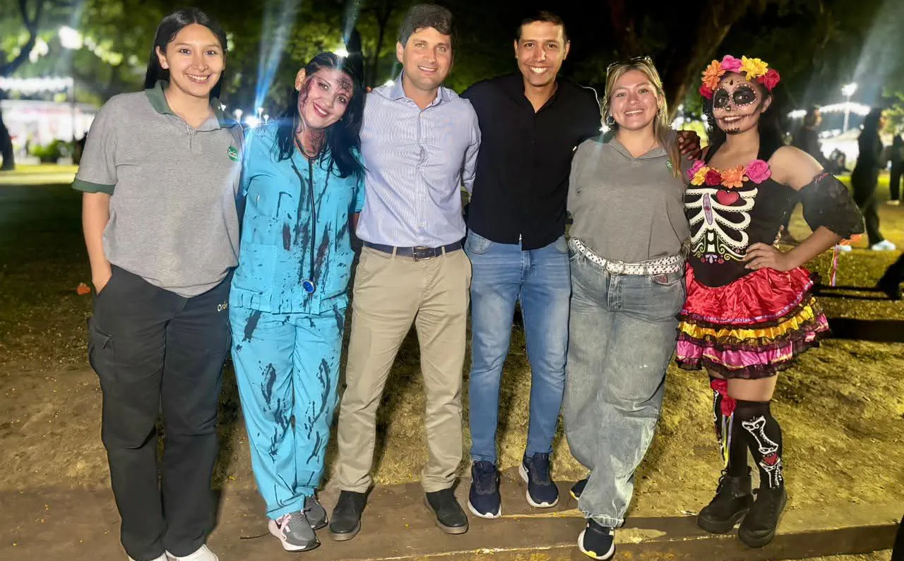 Lara Gros con los jóvenes del municipio