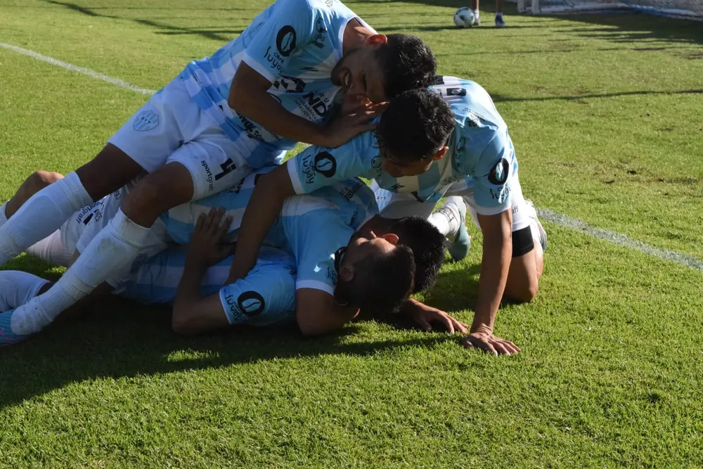 el Albo sigue festejando