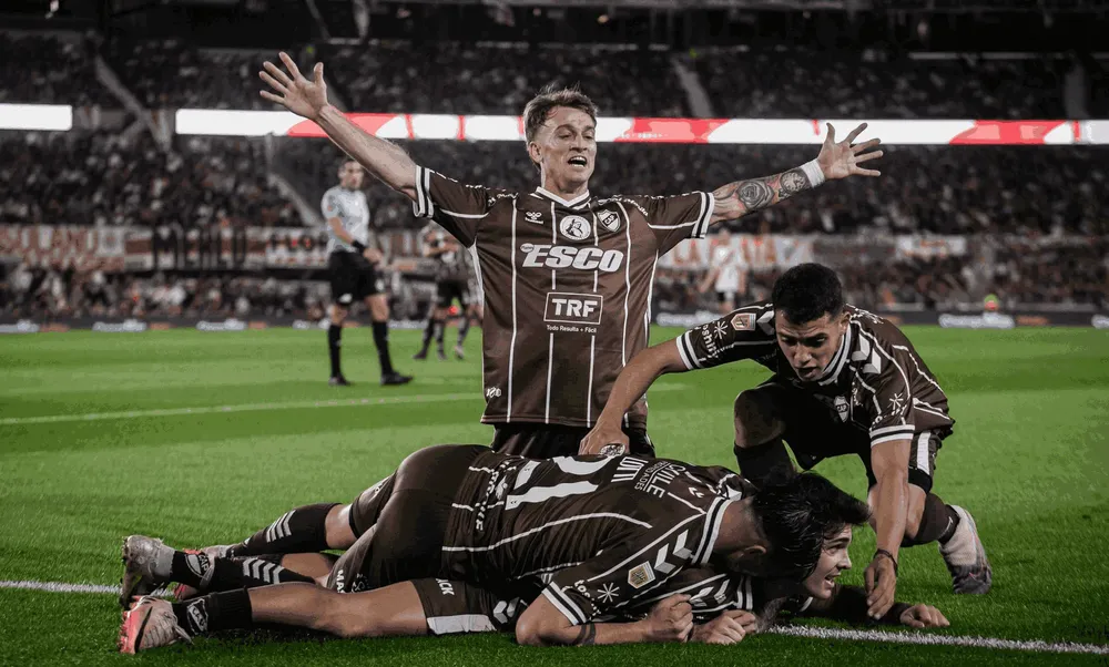 Platense eliminó a River en los penales 007