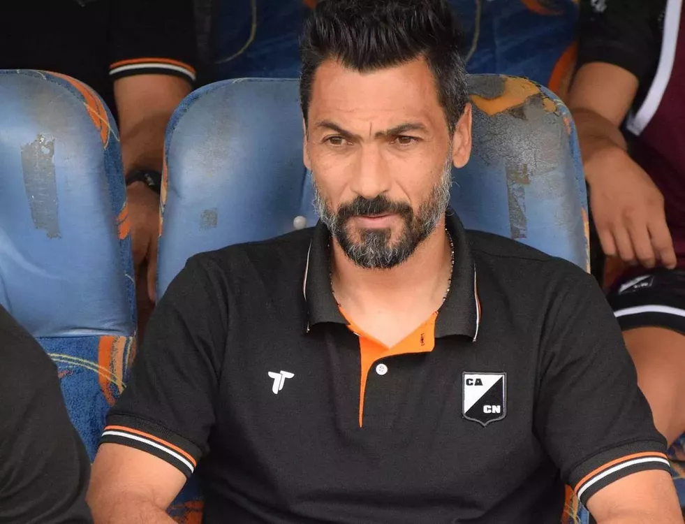 Víctor López DT de Central Norte 009