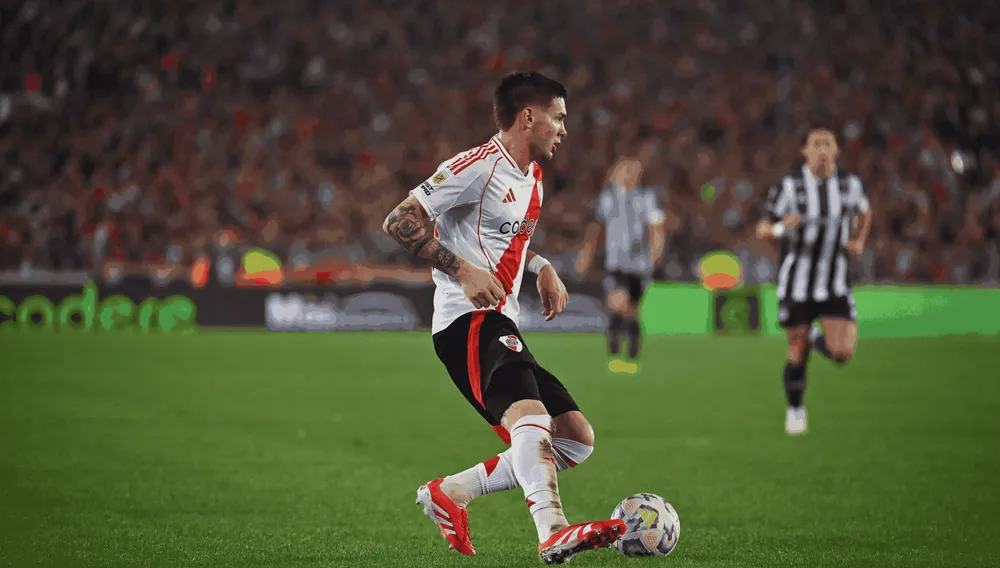 Mastantuono el mejor del equipo millonario pero tampoco pudo convertir