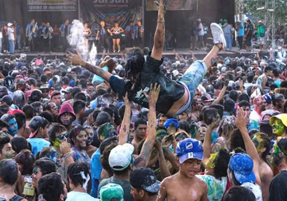 multimedia.normal.84678b847cf32a90.446573656e74696572726f2064656c204361726e6176616c20656e20526f73615f6e6f726d616c2e77656270