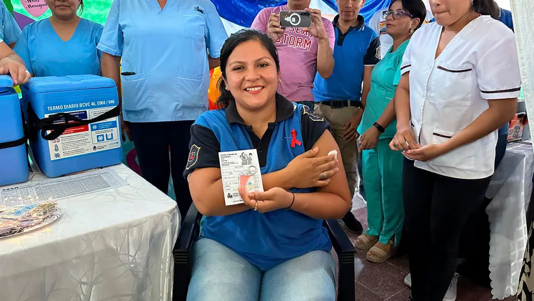 11369-el-gobierno-de-la-provincia-comenzo-a-vacunar-contra-el-dengue-al-personal-estrategico-del-area-de-seguridad-y-educacion