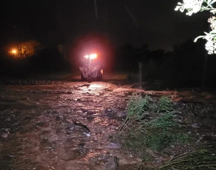 LA CALDERA Arroyos de la zona sur del pueblo quedaron aislados por los desbordes