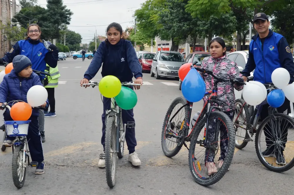Gral Guemes bicicleteada por la Biblioteca Erika Paz (1)