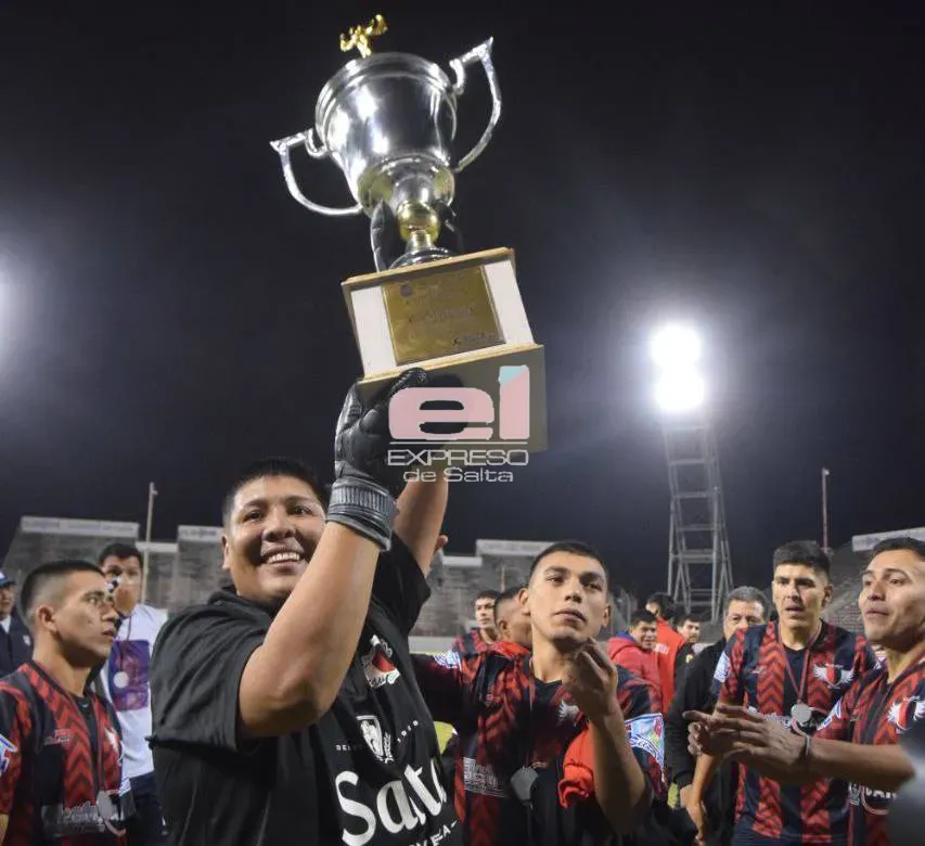 Federico Bombucha Salto con la Copa Salta 2024