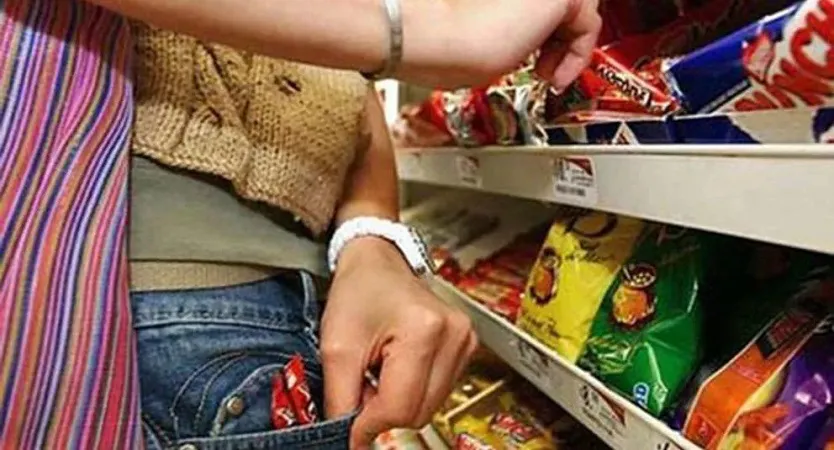 robando-en-un-super