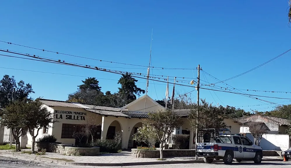 La Silleta- la policía en la misma casa que la delegación policial