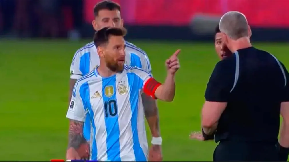 Messi protestando