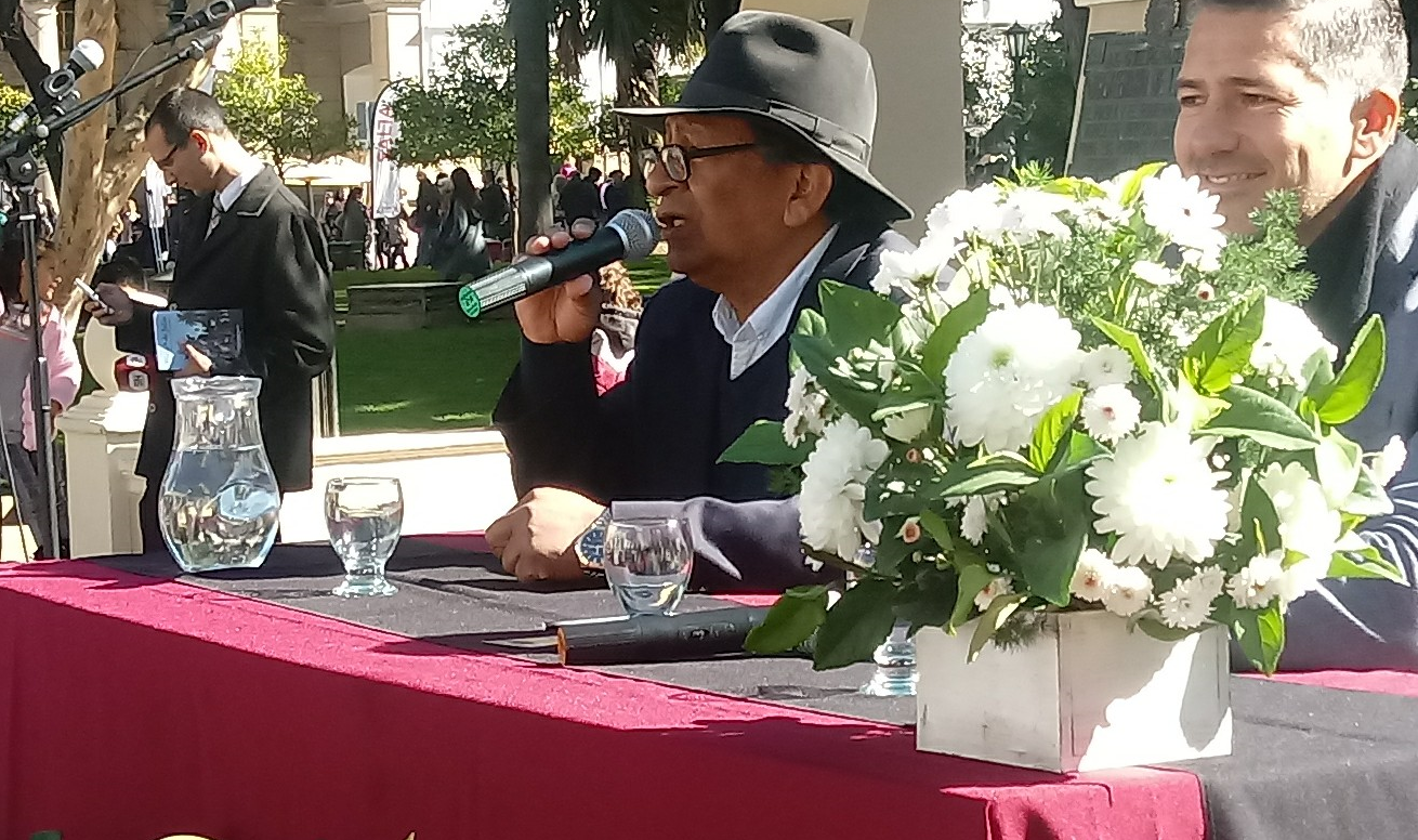 Miguel Cáseres y su nuevo libro sobre Plaza 9 de Julio - web