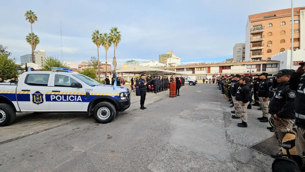 12709-entrega-de-moviles-a-la-policia-de-salta