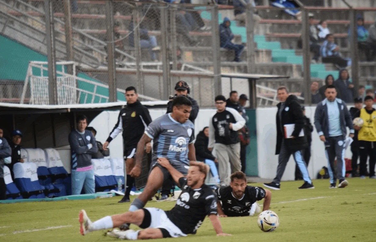 Fabricio Pollo Rojas dejamo dos rivales en el camino 002.