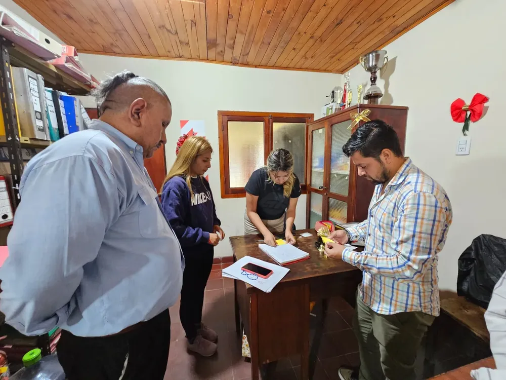 Lino Yonar con Lorenzo Paco Vilte delegado de La Silleta