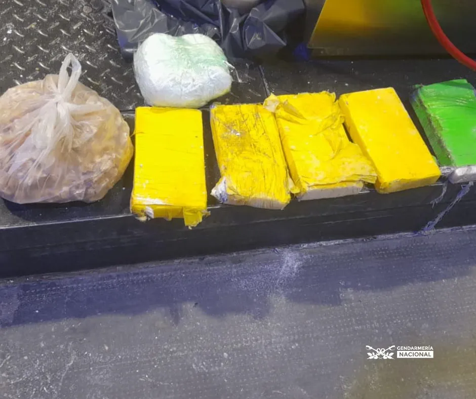 ORÁN - Explotó un Ford Fiesta con droga en el cilindro de gas (7)