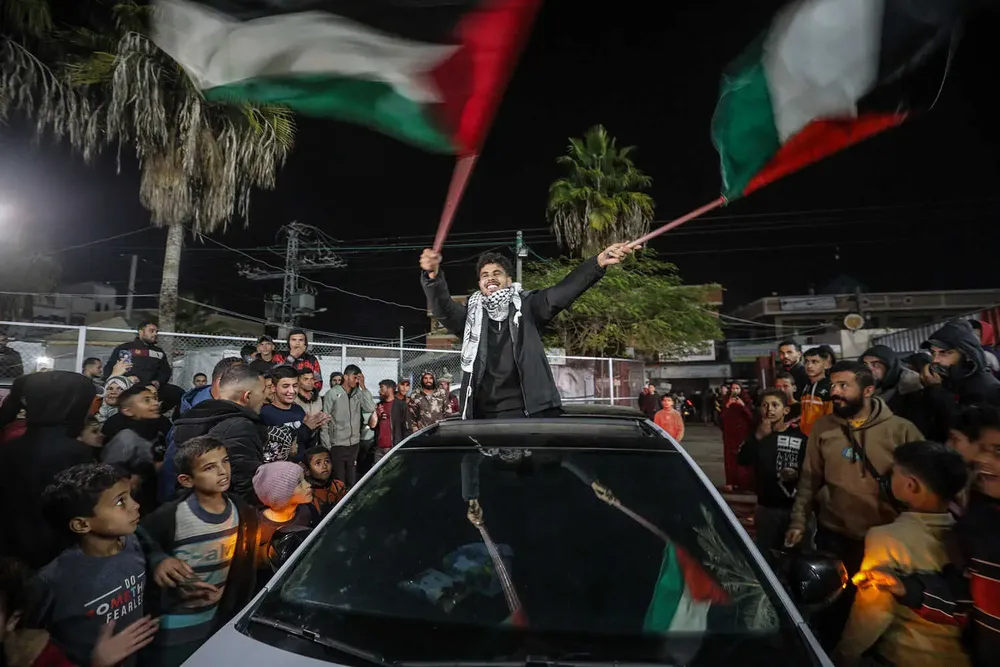 15mideast-crisis-carousel-qlpv-threeByTwoMediumAt2X