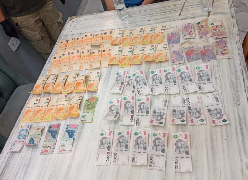 Gendarmería El Naranjo- secuestran dinero y drogas (3)