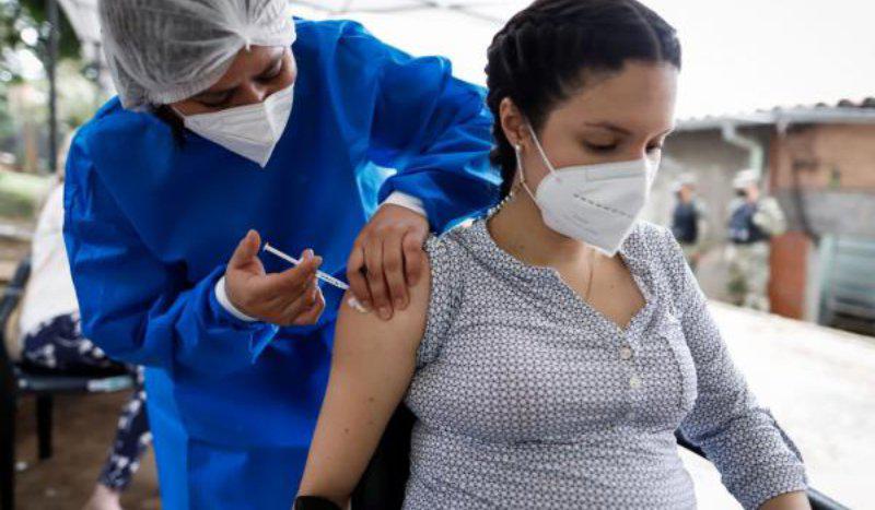 FOTO-WEB-Vacunacion-COVID-19-en-embarazadas-y-puerperas