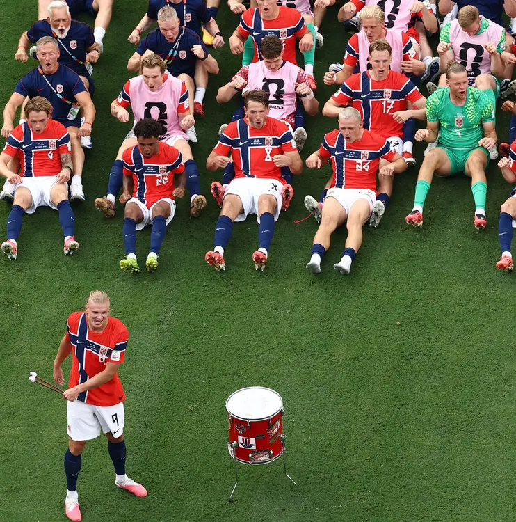 Haalang y el rito del remo al final del partido