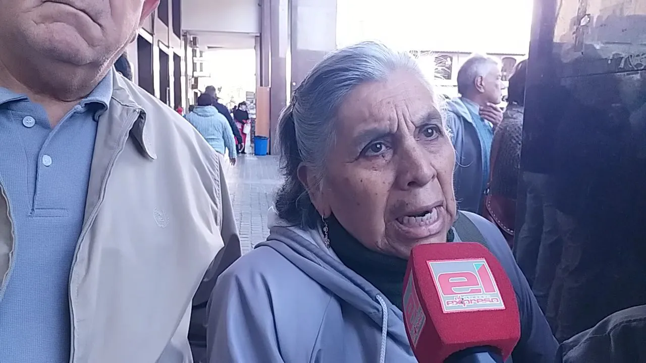 Jubilada protestando