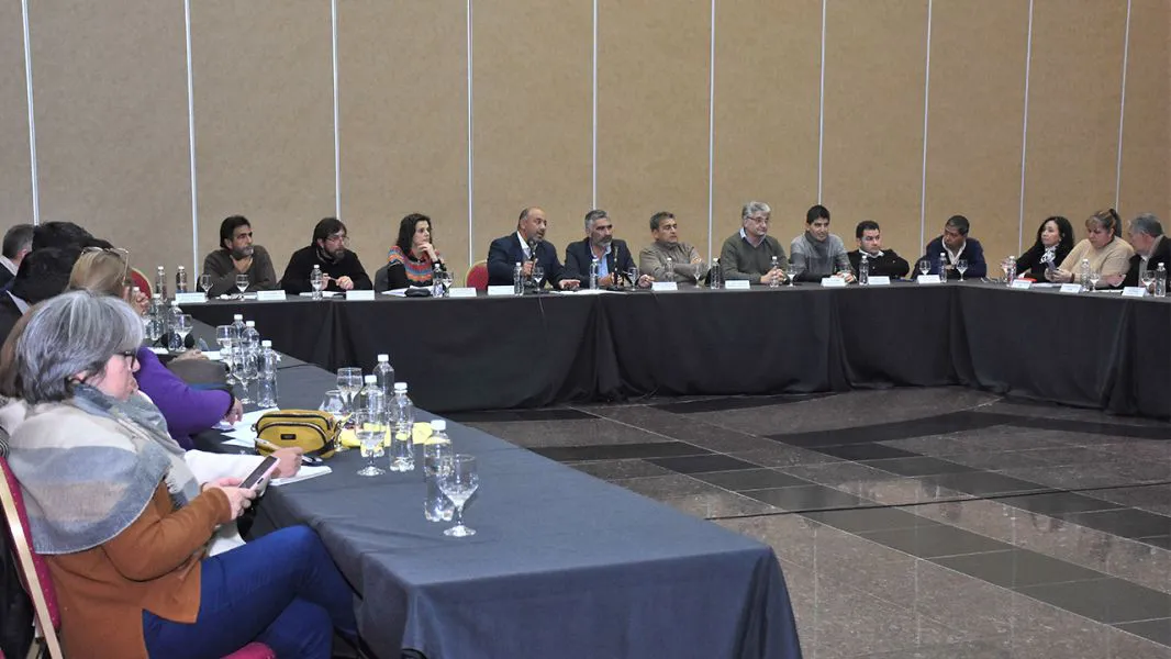 96385-nueva-reunion-paritaria-con-los-gremios-estatales-la-oferta-salarial-es-de-un-33-de-junio-a-octubre