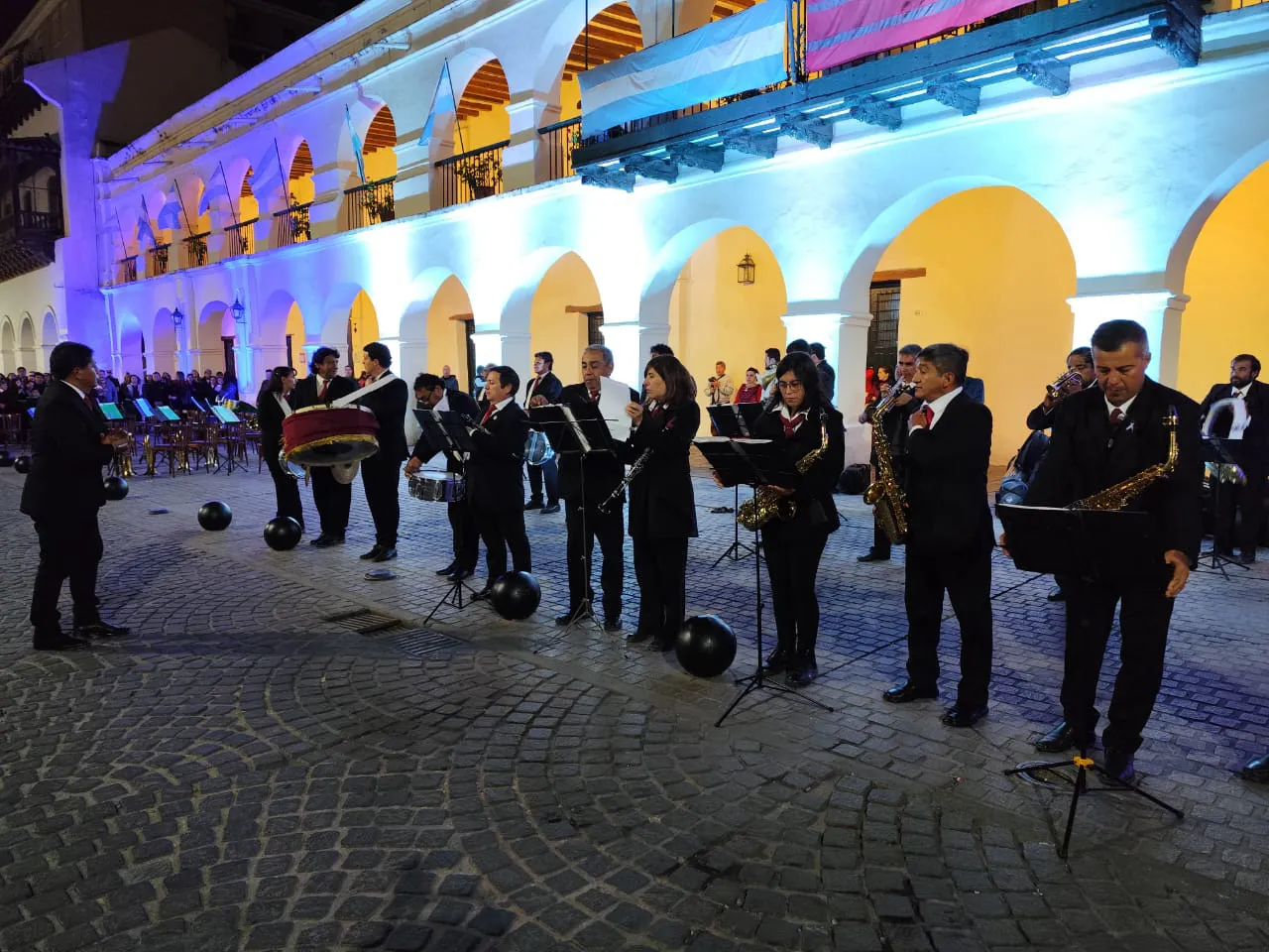 cabildo-iluminado-bandera-nacional-2