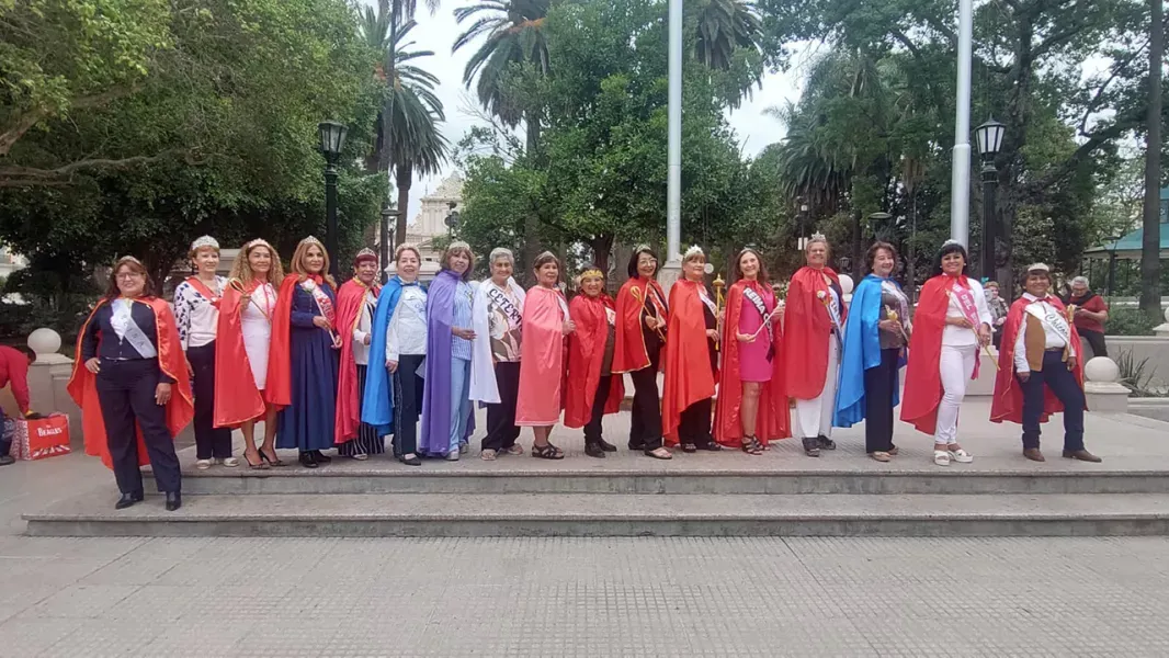 eleccion reina adultos mayores