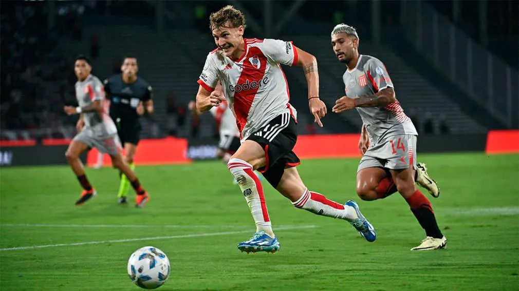 Estudiantes recibe a River