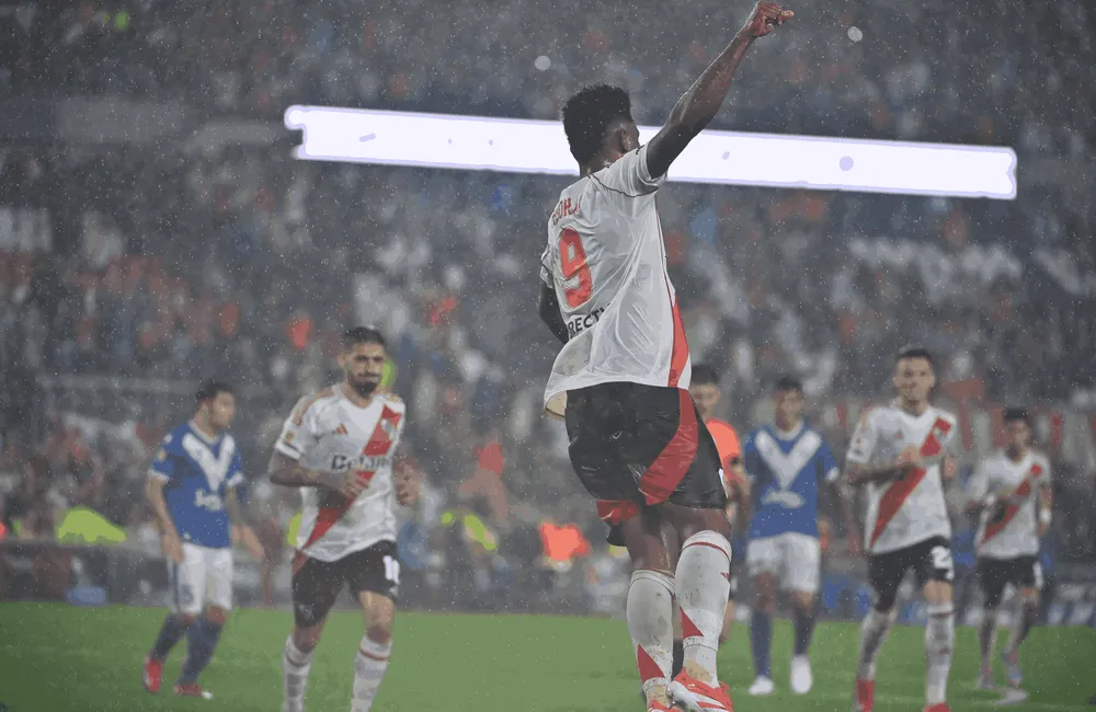 RIVER Gol de colibrí Borja