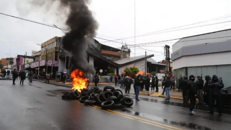 protesta_policial_misiones_xel_territorio_1.jpg_1756841869