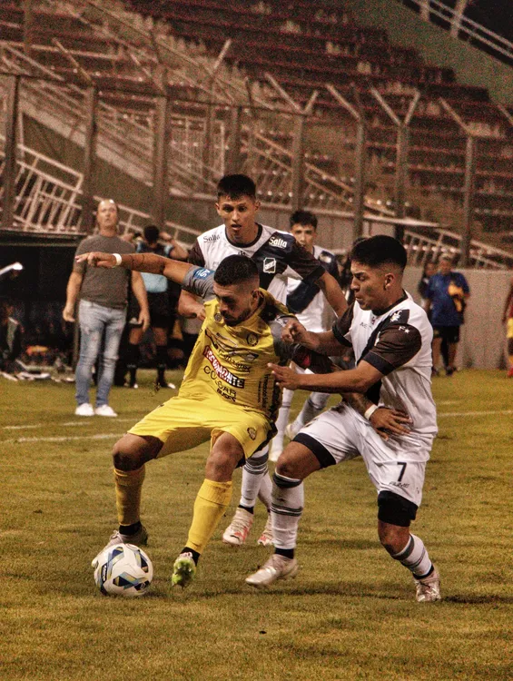 crucero enfrenta a juventud