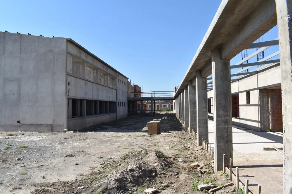 Escuela Tesla a media en General Güemes (2)