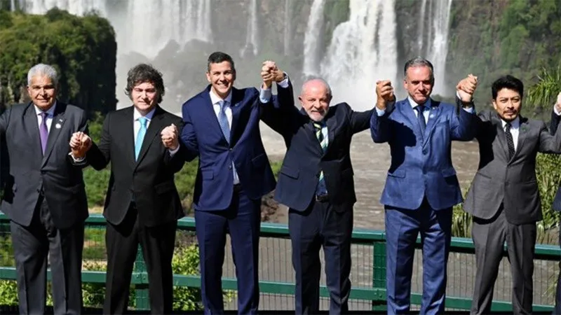 saludo.jpg_815021171