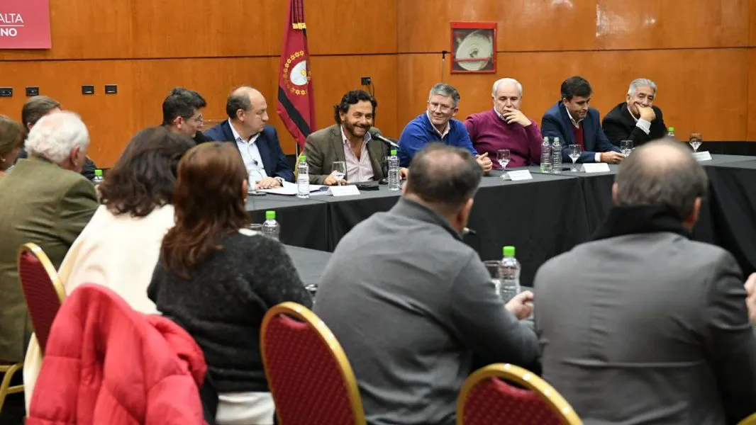 12454-por-el-pacto-de-guemes-el-gobernador-saenz-se-reunio-con-referentes-de-partidos-politicos-20240605233107