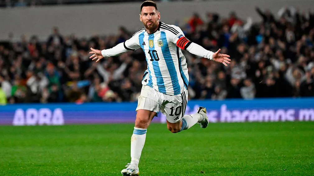 Messi festaja el gol a Ecuador