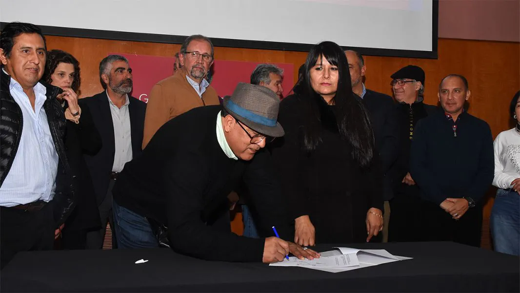 7265-convenio-salarial-el-gobierno-acordo-con-los-gremios-estatales-un-incremento-del-33-hasta-septiembre